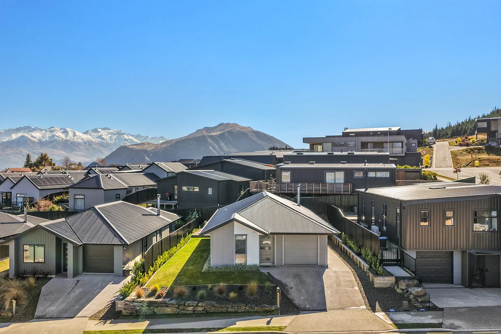 Wanaka 3침실 Lifestyle and location, with views to match