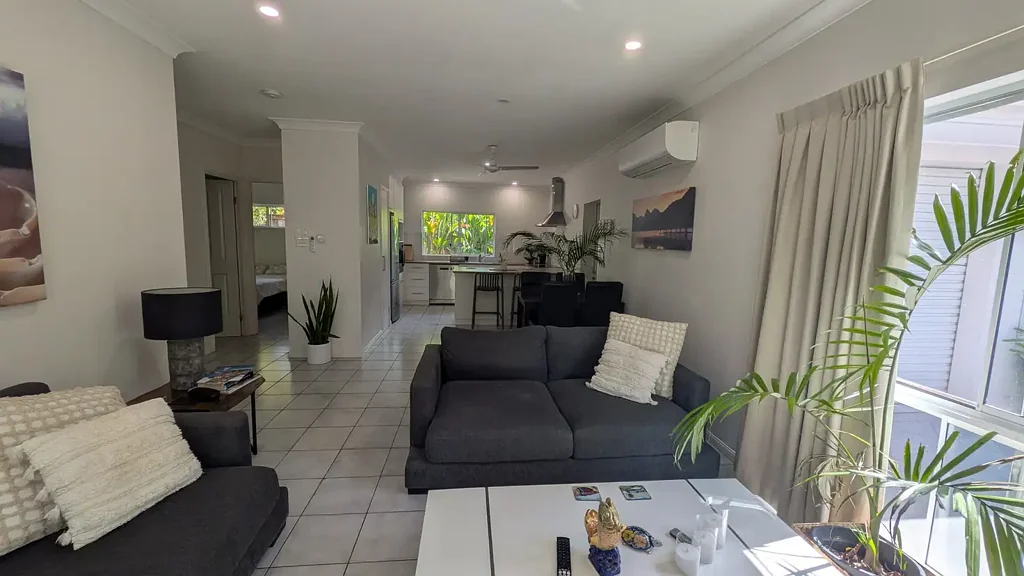 LIGHT AND BRIGHT VILLA WITH PRIVATE POOL