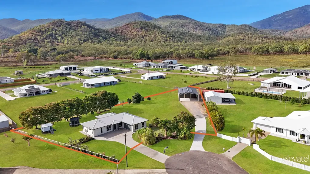 Alligator Creek 3Zimmer An Acreage Property That Has It All - Family Living, Outdoor Entertaining, Space, Options and a Massive Shed!
