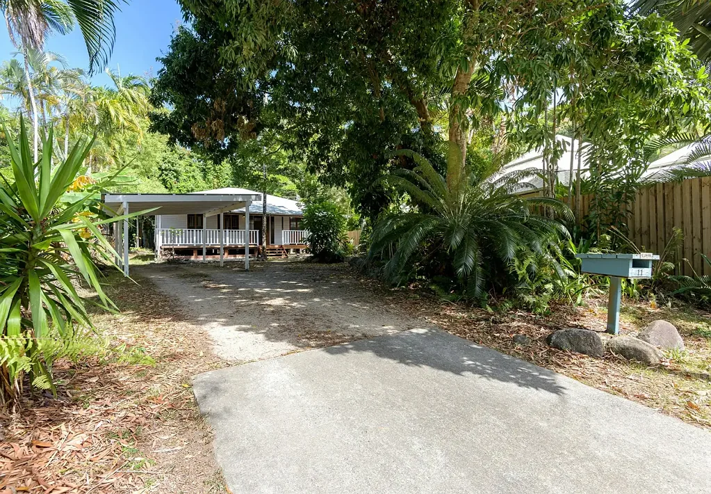 FURNISHED QUEENSLANDER NEAR THE BEACH