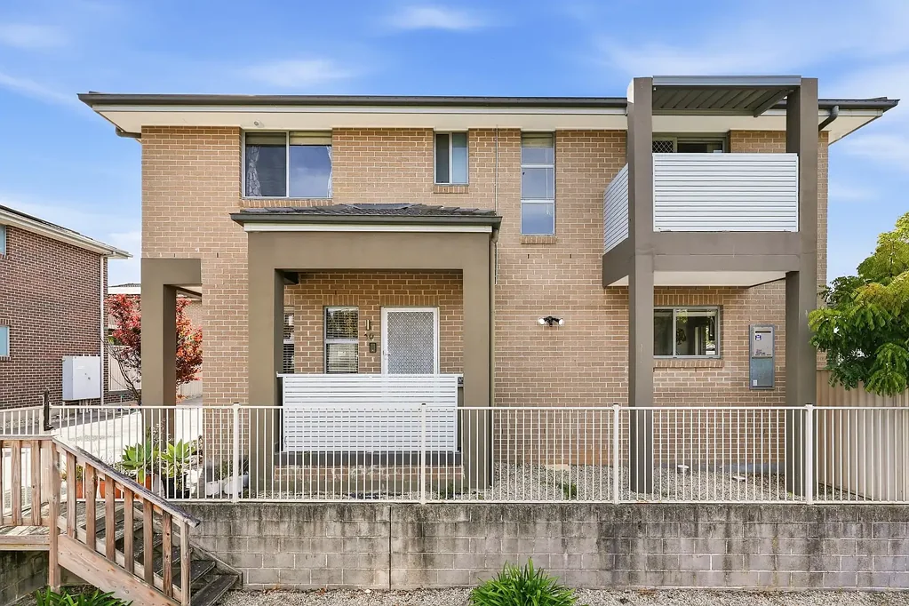 Blacktown 4房 时尚升级四卧室联排别墅 Stylishly Upgraded Four-Bedroom Townhouse