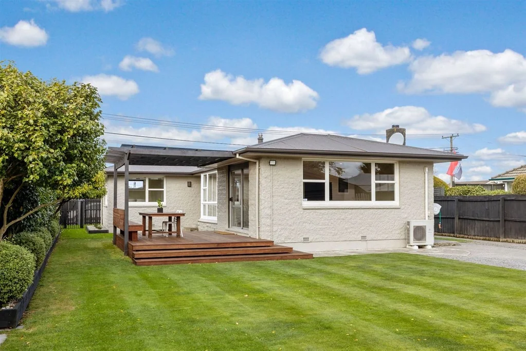 Modern Living in the Heart of Redwood