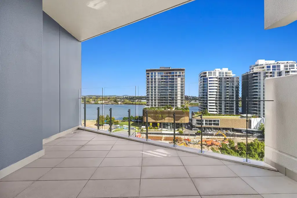 Hamilton 2 Bedroom Lifestyle living in the heart of Portside Wharf