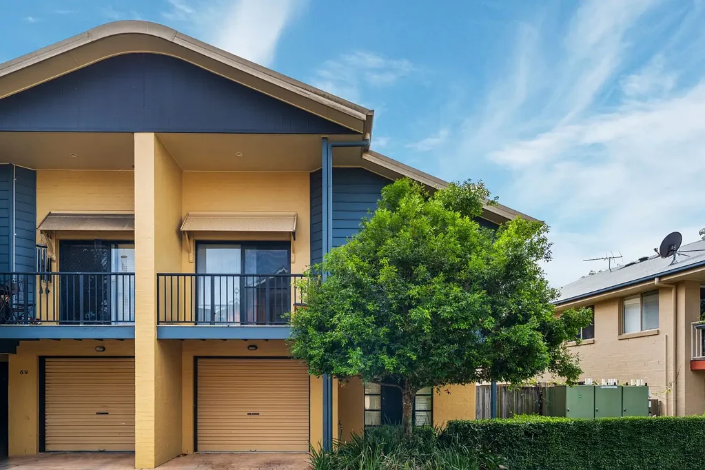 Graceville 3Zimmer CONTEMPORARY TOWNHOUSE LIVING IN PRIME LOCATION