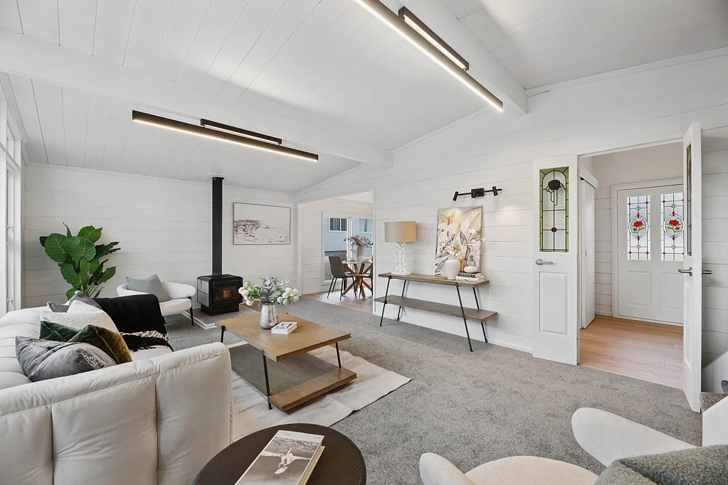 Bucklands Beach 5 Bedroom Moving to Australia-Must Sell!!!