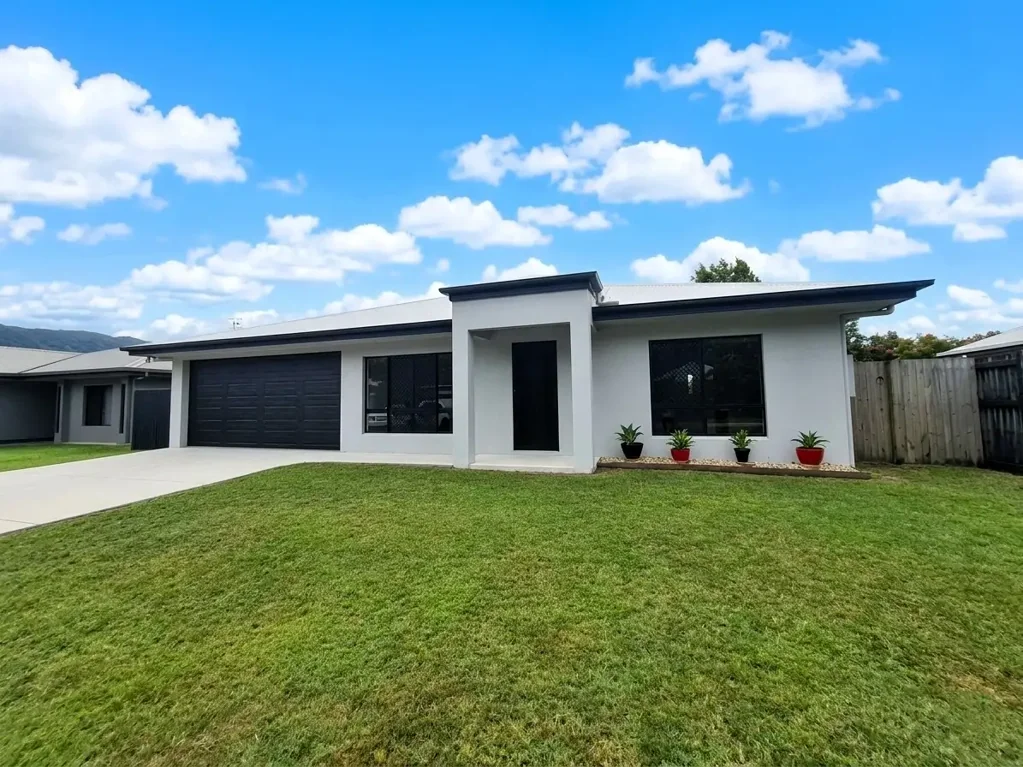 Spacious Family Home & Fantastic Outdoor Patio!