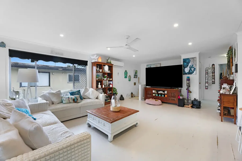 Southport 4બેડરૂમ Family Space, Parkside Serenity & Endless Potential in a Prime Southport Pocket
