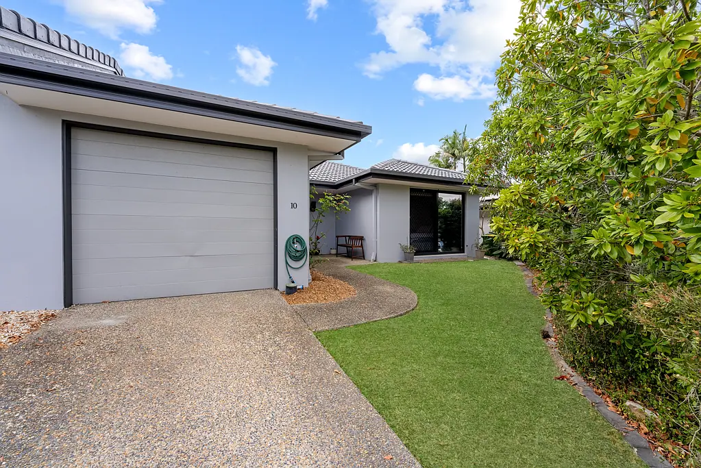 10/136 Pacific Pines Boulevard, Pacific Pines, QLD 4211