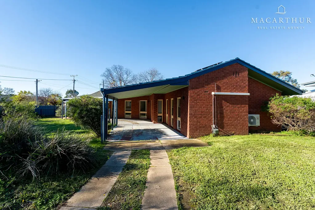Comfortable Four-Bedroom Living in a Prime Lakeside Location
