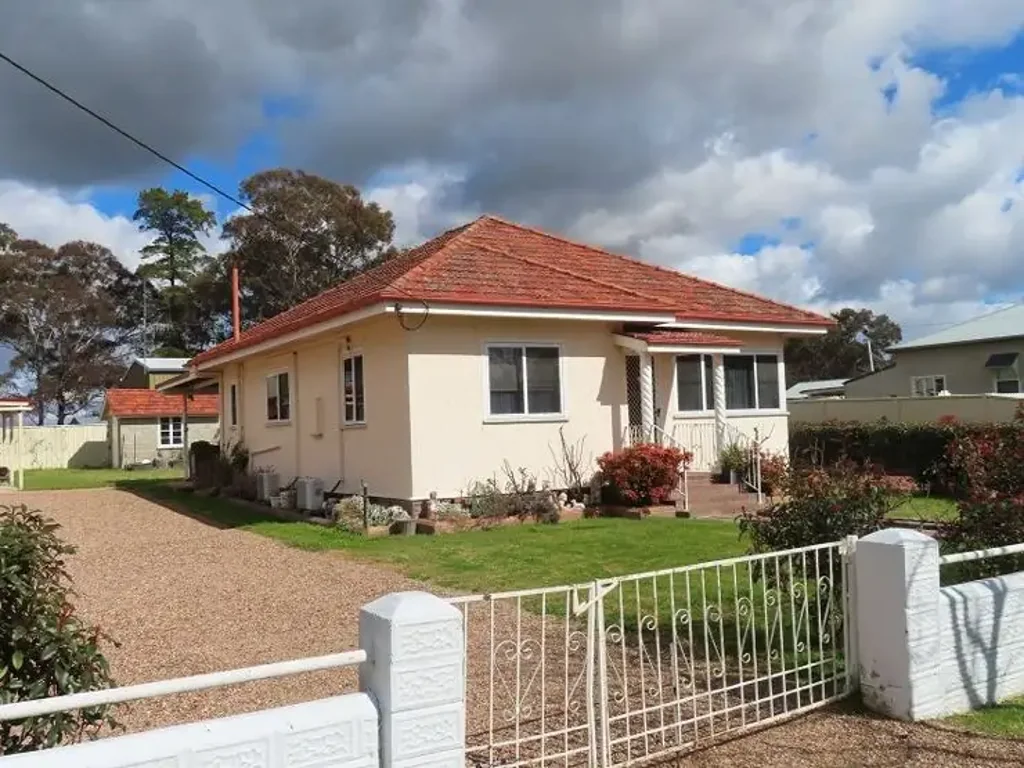 Stanthorpe 5房  HOME WITH SEPARATE COTTAGE