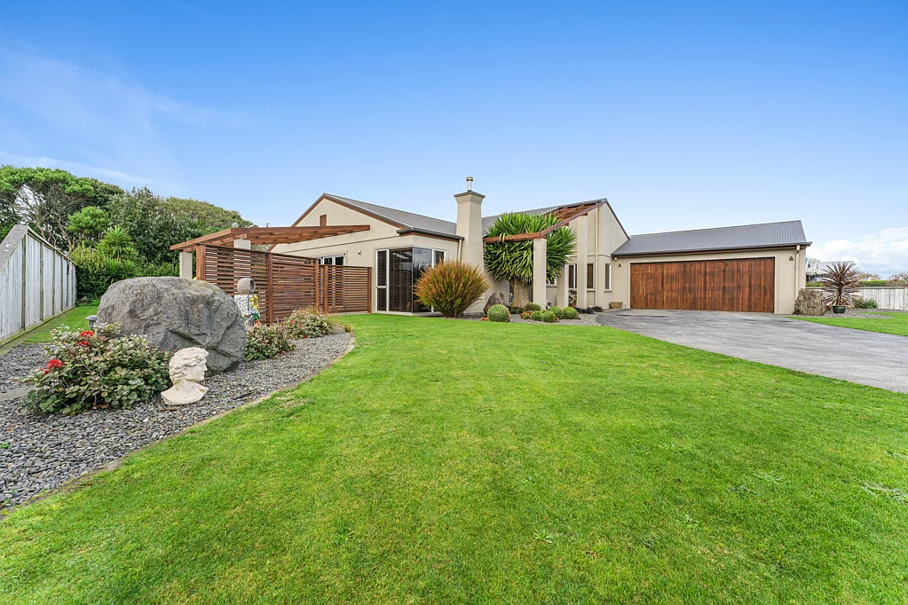 Hawera 5房  New Price! Premium 5 Bed Home - Premium Location!