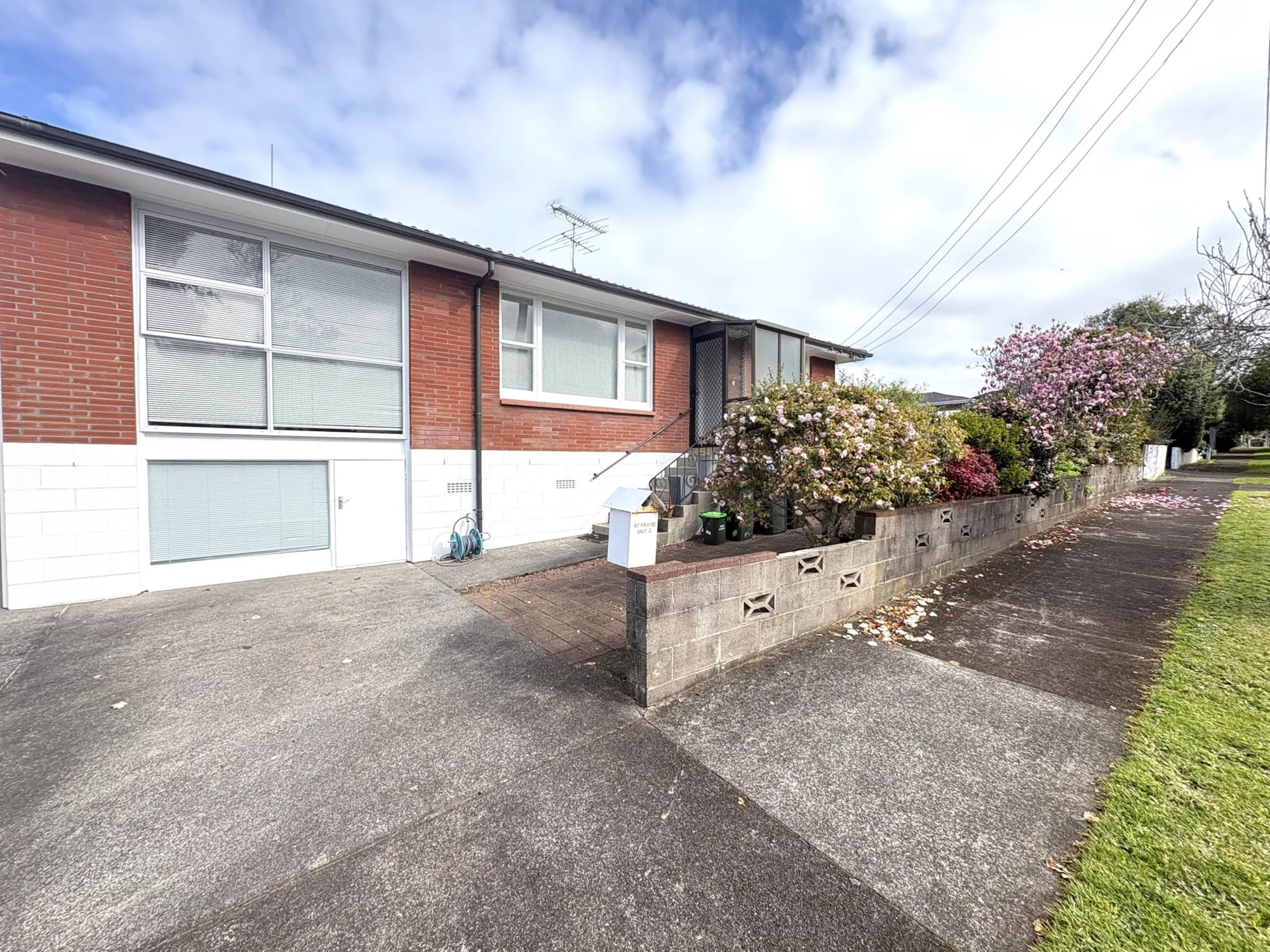Spacious two bedroom unit in a handy location