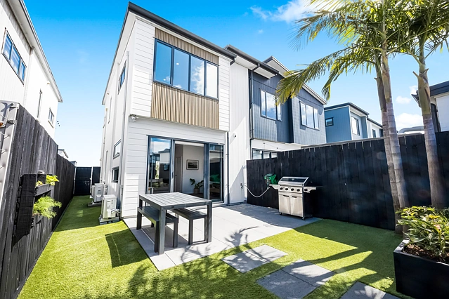 4/7 Scott Road, Hobsonville, Waitakere City