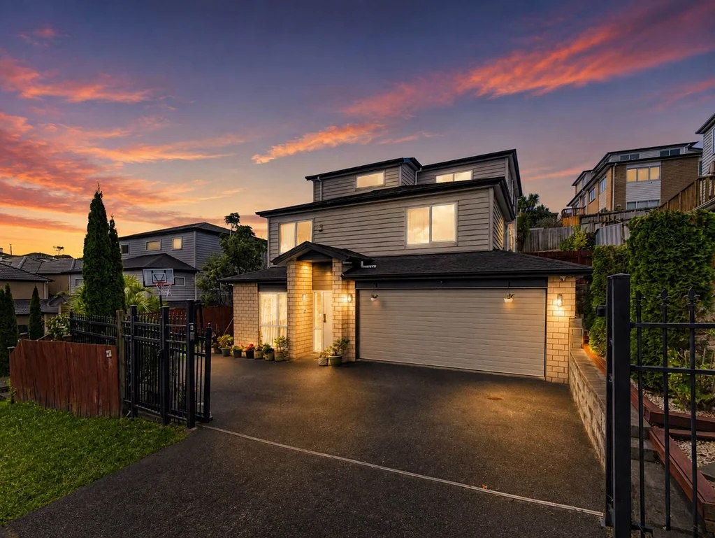Henderson 5 Bedroom Elevated Views – 5 Beds & Dual Ensuites
