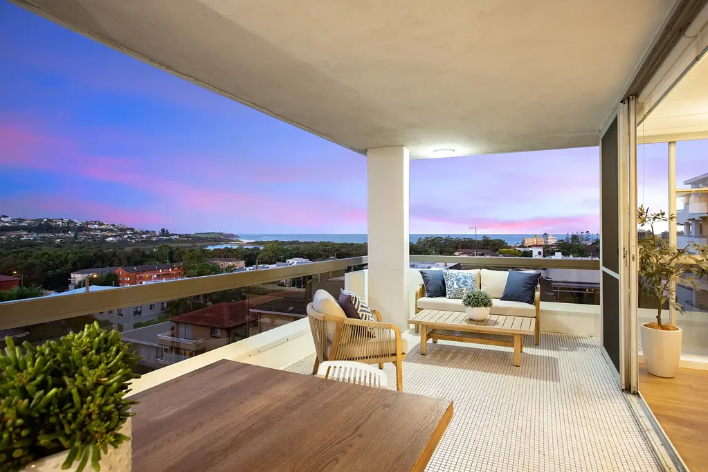 Panoramic Northerly Views And High-End Interiors