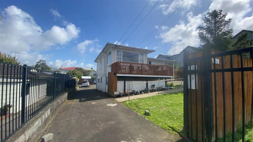 MANUREWA, 3 BEDROOMS