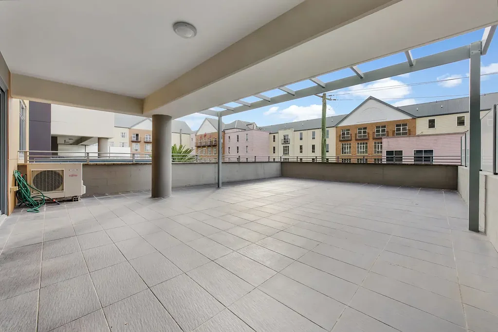 Exceptional Harbourside Apartment with Expansive Outdoor Space
