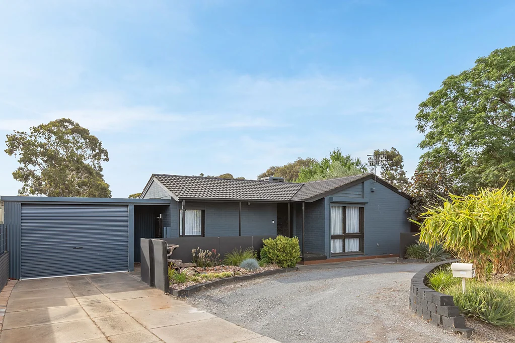 35 Currawong Crescent, Craigmore, SA 5114