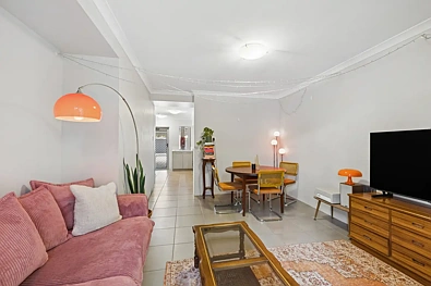 ਰਹਿਣ ਵਾਲਾ ਕਮਰਾ - Unit 2/3 PACKHAM ROAD, HAMILTON HILL