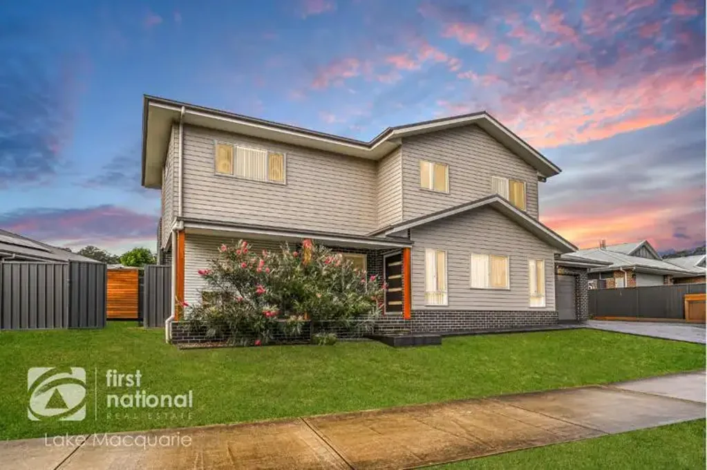 LARGE 4 BEDROOM TOWNHOUSE