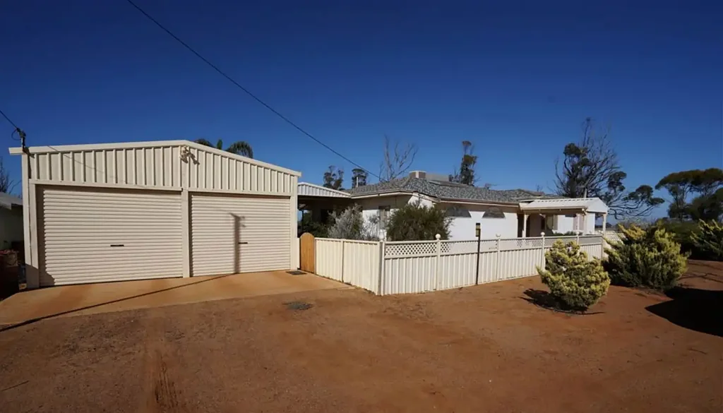 Southern Cross 'Very good value here, open, quality country with improvements'