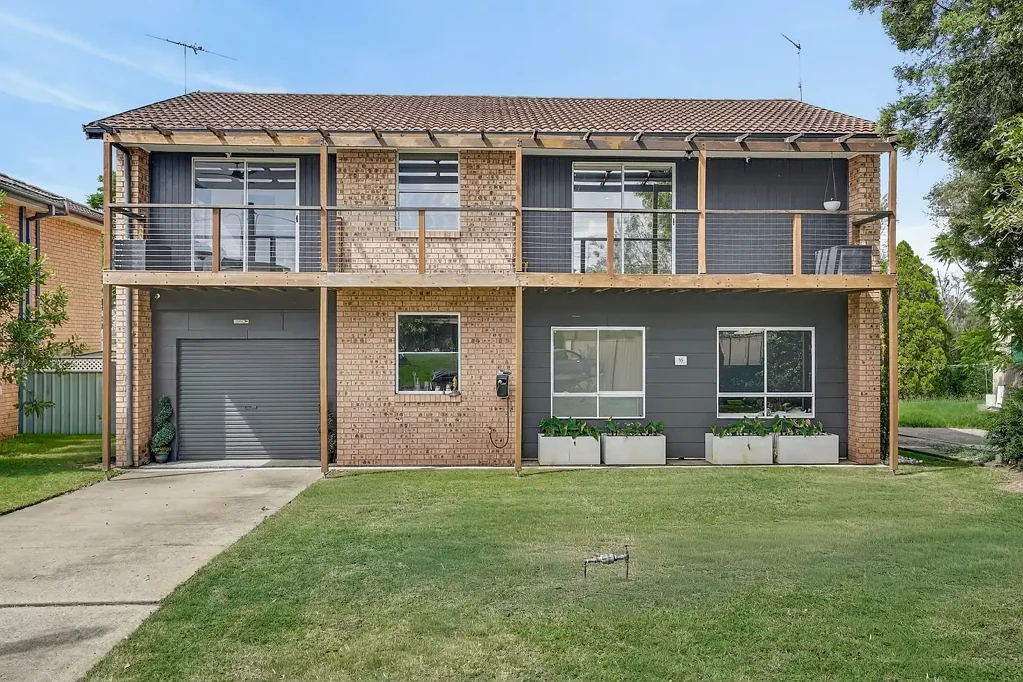 Windsor 3房  Family Comfort Meets Peaceful Acreage Outlooks