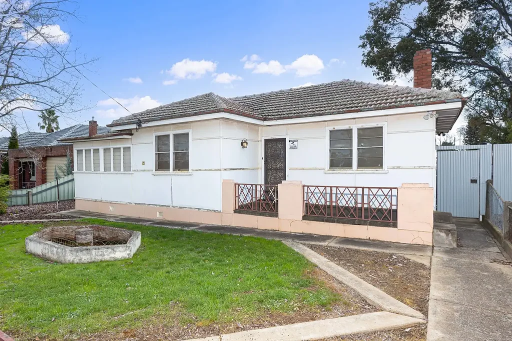 19 Charleville Road, Turvey Park, NSW 2650