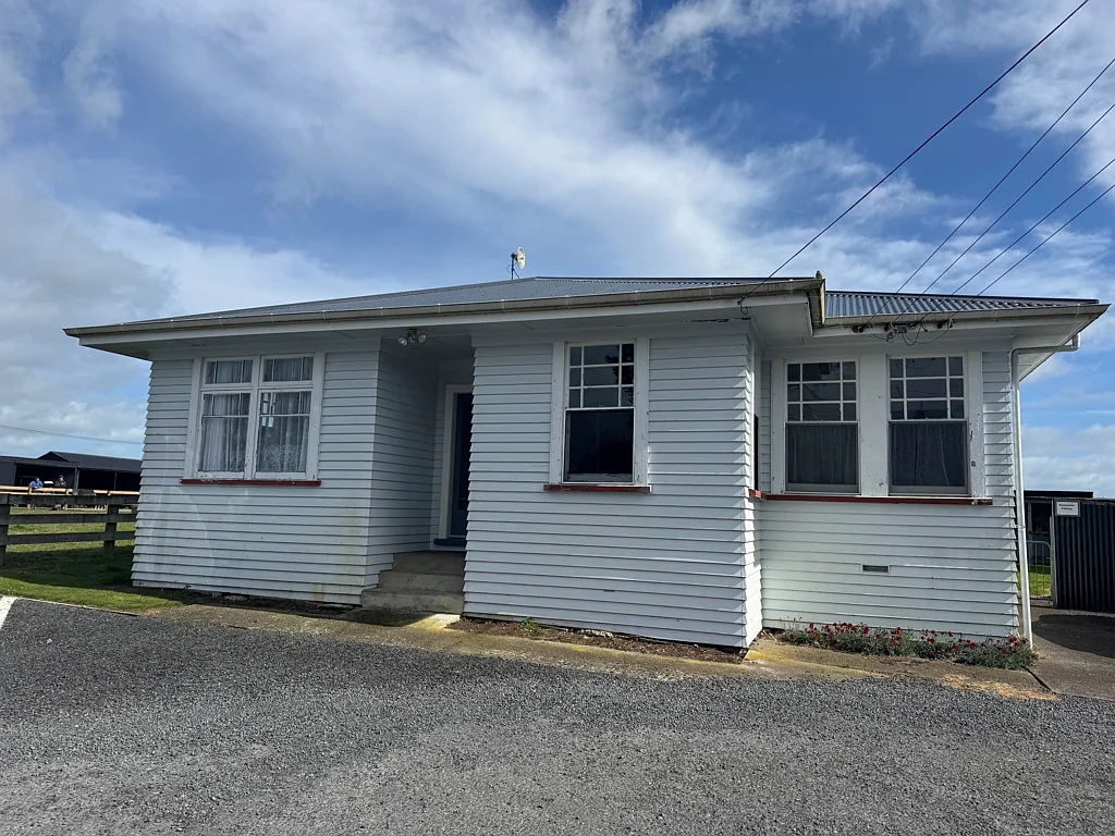 Freshly Painted Family Home Next to Whitikahu School