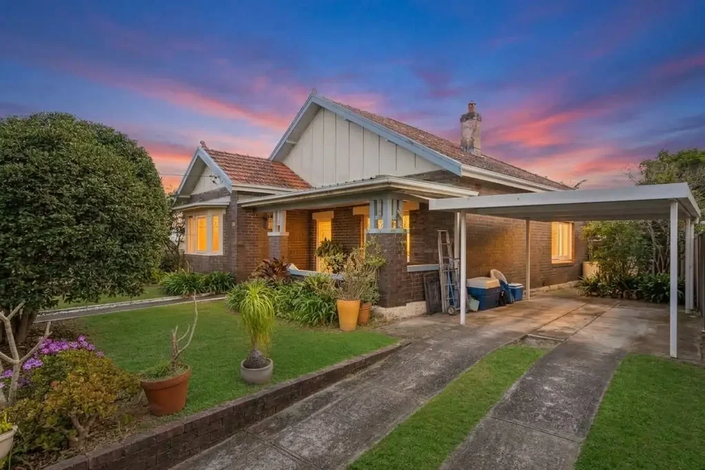 Kingsford 3कमरा Classic Family Home on 752.5sqm* with Dual Street Frontages & Development Potential (STCA)