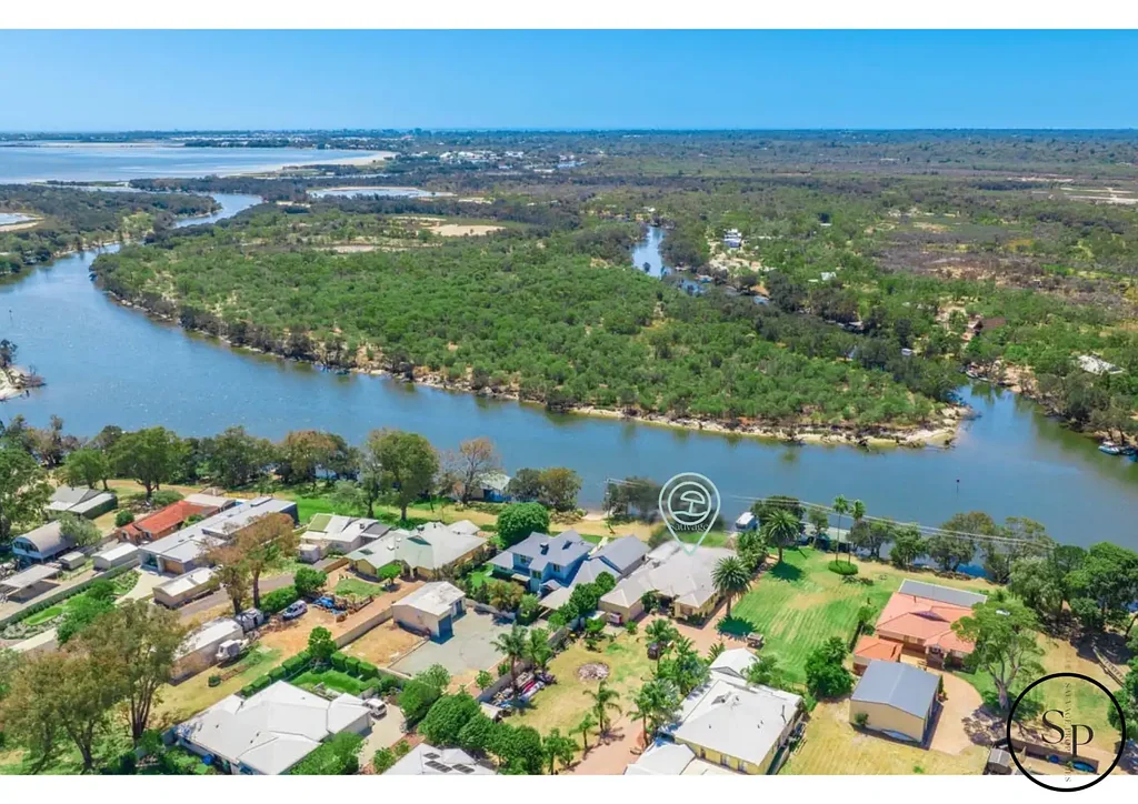 South Yunderup 4ਬੈੱਡਰੂਮ Riverfront Living at Its Finest – Unique South Yunderup Home for Sale!