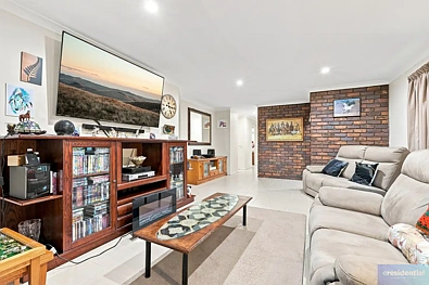 24 Yorkshire Crescent, Mount Warren Park, QLD 4207, 3房, 2浴, House