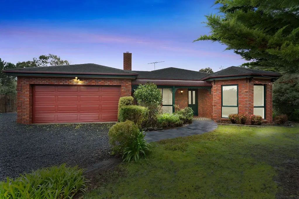 New Gisborne 4બેડરૂમ ABUNDANCE OF SPACE ON 5,200m² IN A QUIET NEW GISBORNE POCKET