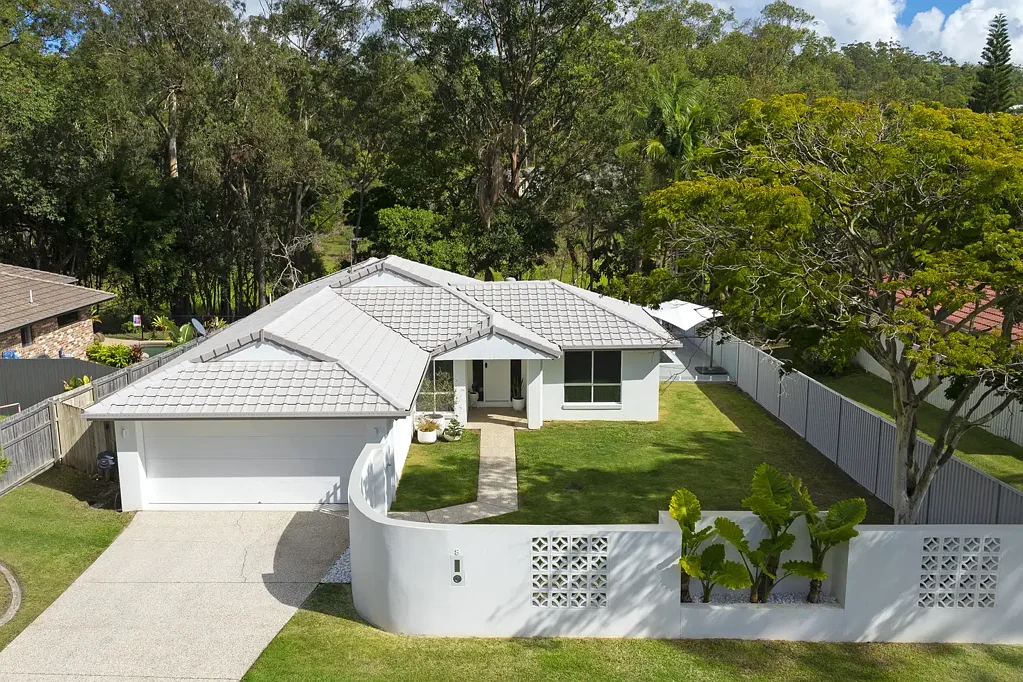 Burleigh Heads 4 Slaapkamer RENOVATED COASTAL BLISS IN BURLEIGH HEADS