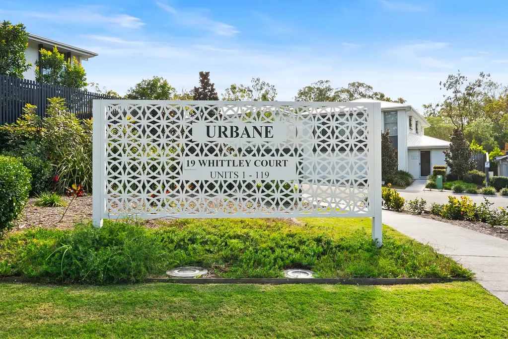 Pimpama 3Kwarto Near-New Duplex-Style Townhouse with Exceptional Space & Three-Car Parking