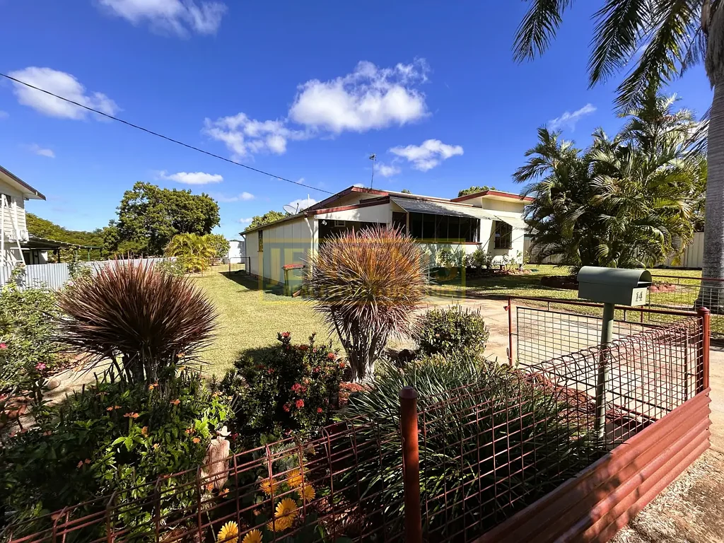 Queenton 2房  Welcome to 14 Bluff Road, Queenton – a charming property offering comfort and potential.