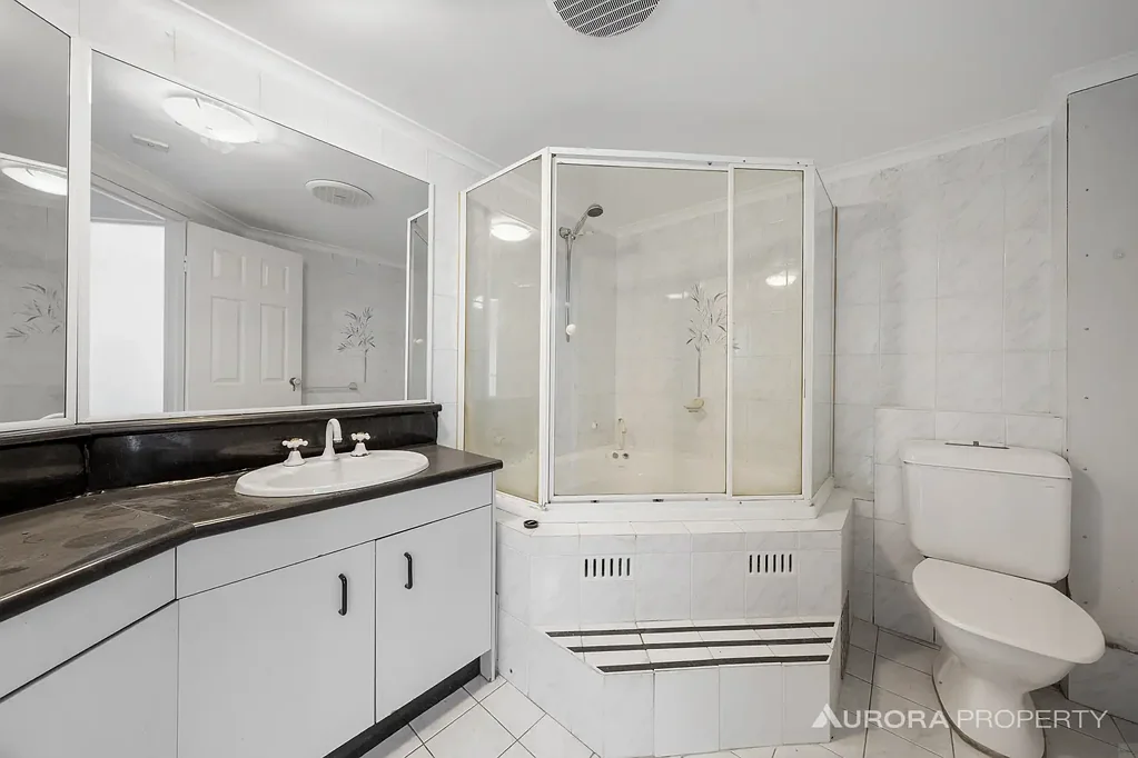 SPACIOUS 3 BEDROOM APARTMENT