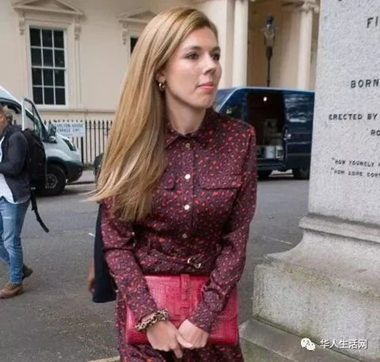 尊严掉一地,英国首相女友想赴美,结果签证直接被移民官拒了