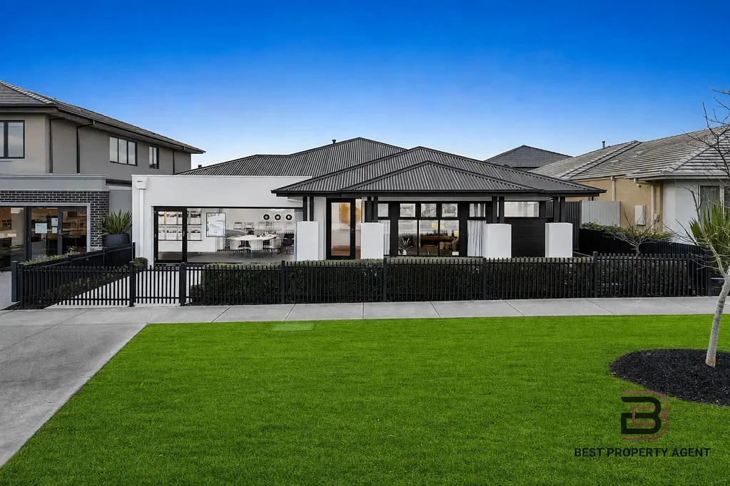 Berwick 4Zimmer A Rare Opportunity to Own a Park-Facing Display Home in Minta Estate.
