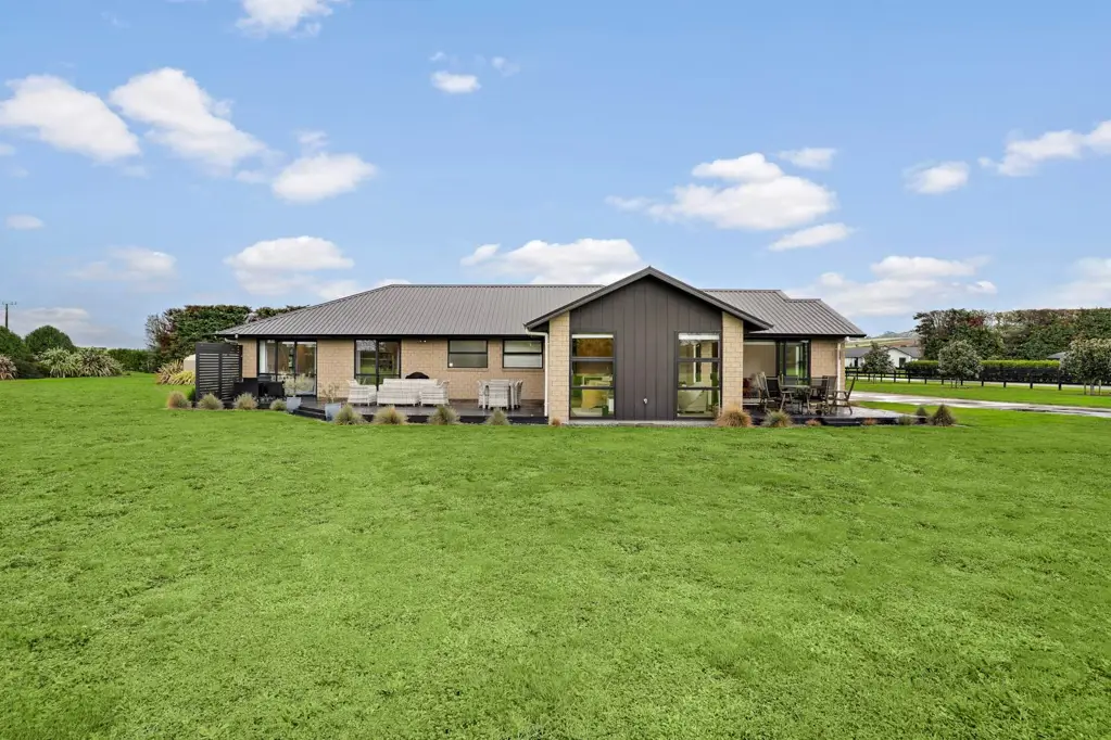Pukekohe 4房  CONTEMPORARY CHIC, CONVENIENCE & COMFORT