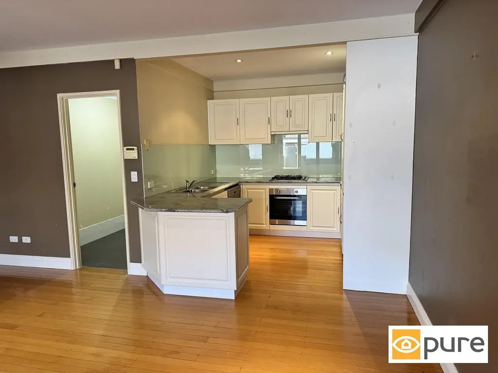 TWO BEDROOM LOFT STYLE TOWNHOUSE IN FLOREAT