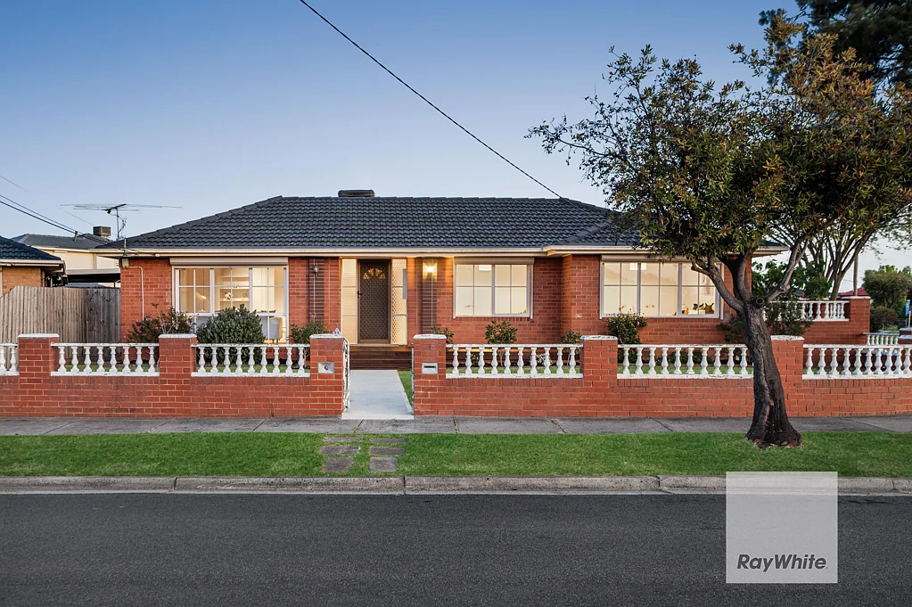 16 Grantley Drive, Gladstone Park, VIC 3043