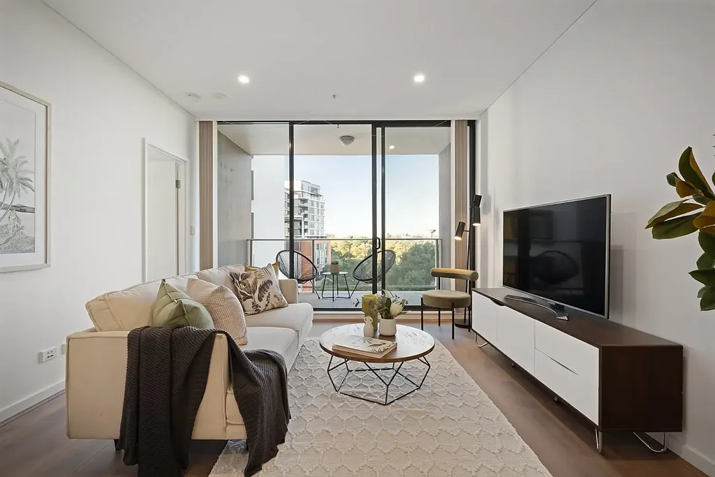 Wolli Creek 2房 顶层两卧奢居 广阔河湾景观 现代厨房电器 设施齐全社区 CBD近便出行 Urban Living at its Best!