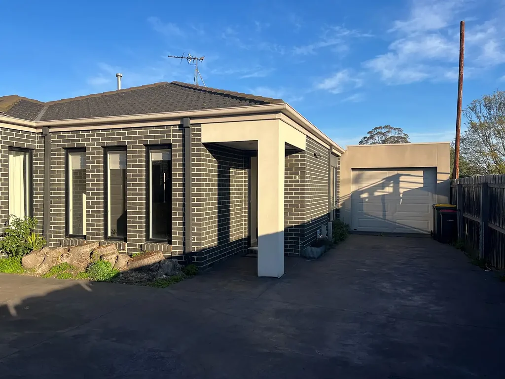 LOW MAINTENANCE, THREE BEDROOM TOWNHOUSE