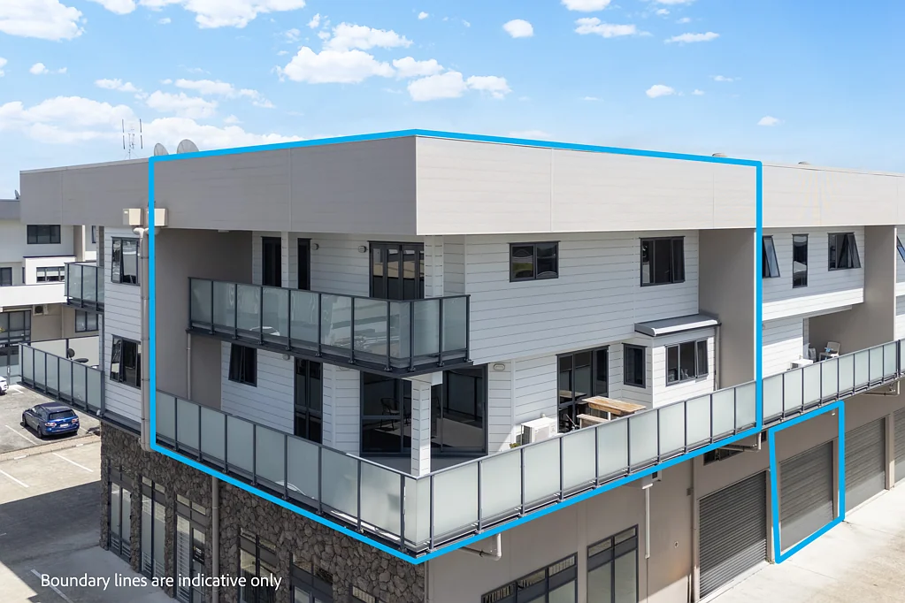 Manukau 3房 奥克兰公寓史上的空间巨献！环绕式全景露台+内进式双车库，步行至购物中心/火车站！ One of Auckland's Largest Apartments-A Rare  Find!