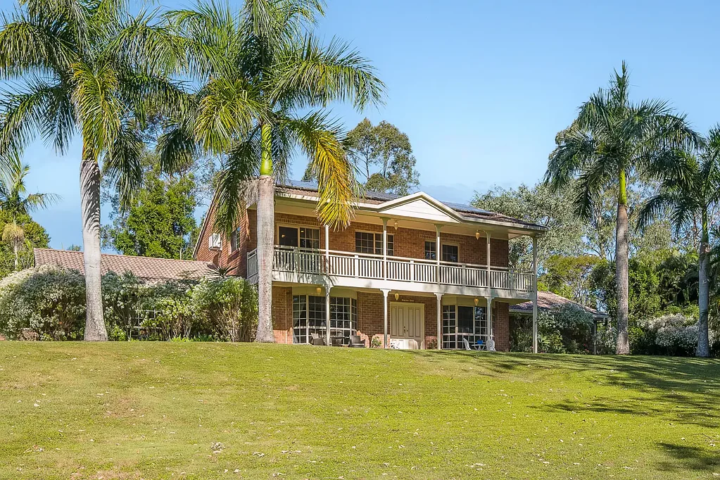 Samford Valley 4 Bedroom Samford Valley acreage with tennis court and pool