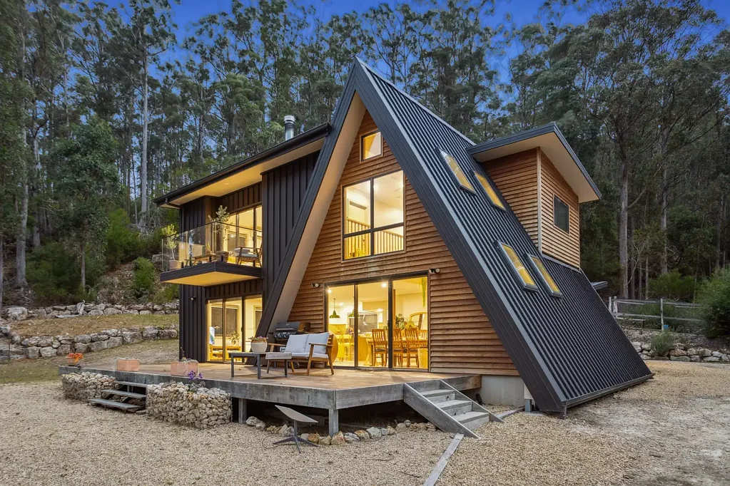 Nicholls Rivulet 3 Bedroom Architect-Designed Sanctuary on 10 Acres of Natural Beauty
