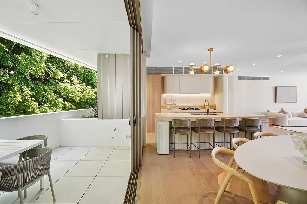 Bellevue Hill 3房 全新顶层港湾 多朝向设计 私密主套房 Miele电器 阳光露台 悉尼热门地段 Brand New Top-Floor Three-Bedroom Residence