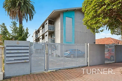 Glenelg North 1房  One bedroom ground floor apartment in a great location