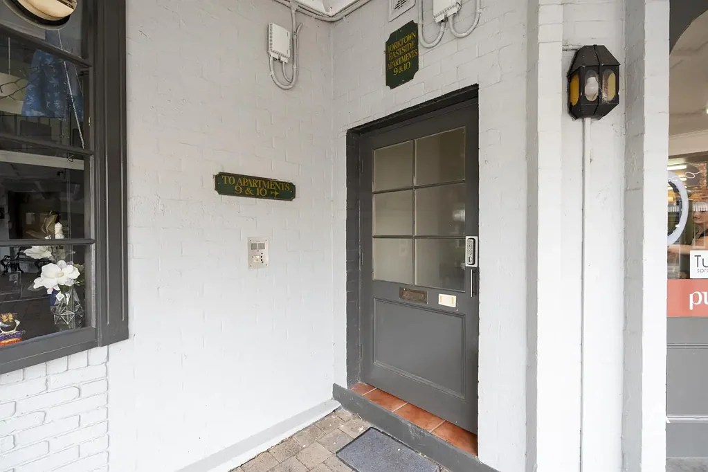 Charming 3 bedroom Fully furnished Apartment in the Heart of Launceston