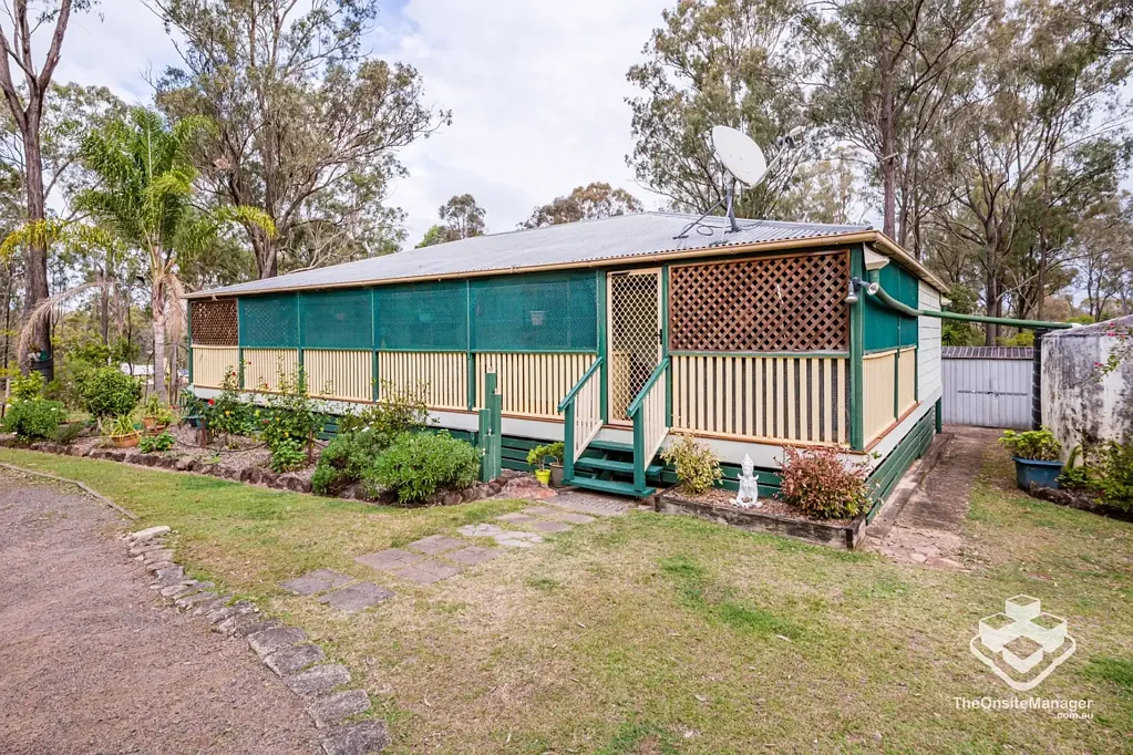 Nanango 3房 5英亩平缓土地 简朴乡村小屋 两卧一封闭阳台 浴室宽敞现代 双车位车库 多车位遮蔽 大量储水设施 全围栏牧场 花园蔬果丰富 Cosy Country Cottage Set on 5 acres- vacant possession.